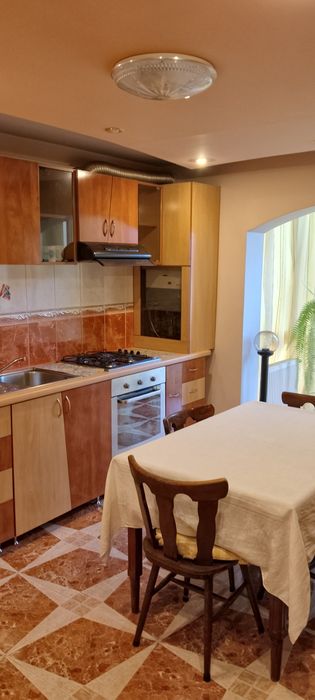 Apartament 3 camere de vânzare — fotografia 1