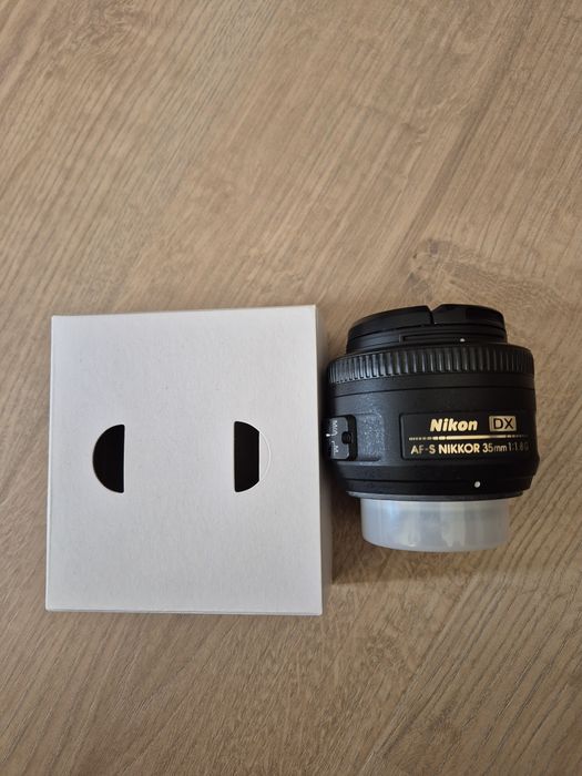 Фотоапарат Nikon D3300 с два обектива и подарък статив HAMA