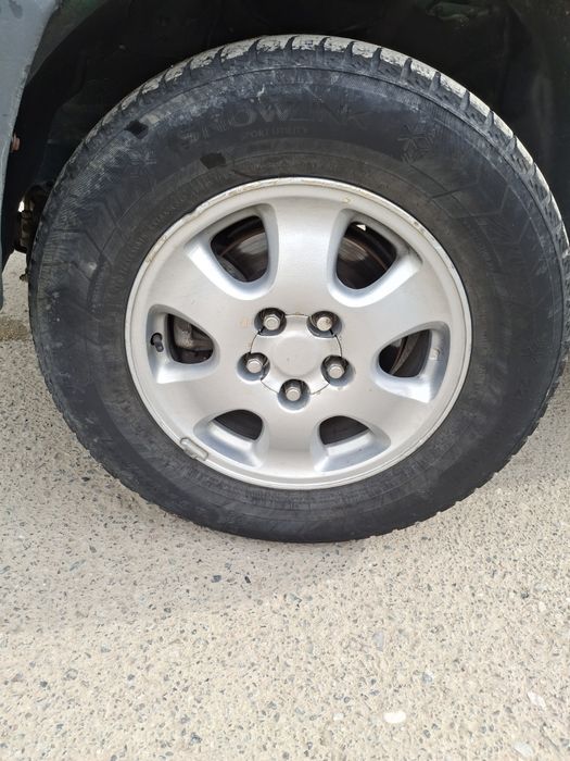 Toyota Раф4 1996года обюом2.0