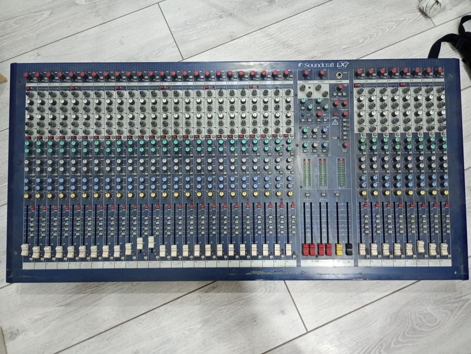 Микшер Soundcraft Lx7 2 поколение