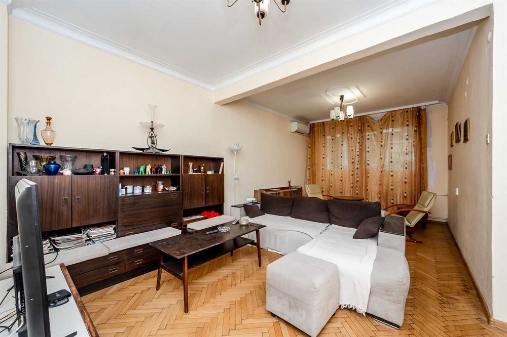 Дава се под наем Тристаен апартамент в София, Център - 98 кв.м за 188700 € - Снимка #1