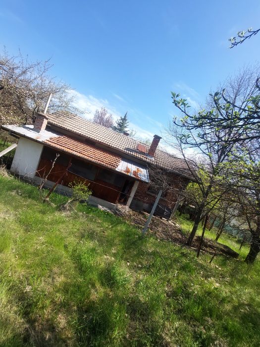 Продава къща в с. Белопопци