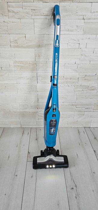 Продавам вертикална прахосмукачка ROWENTA Dual force 2 in 1