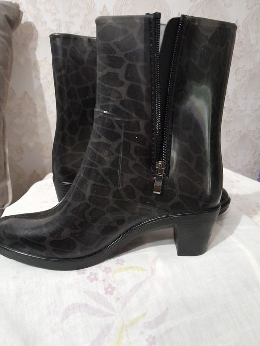 Резиновые полусапожки