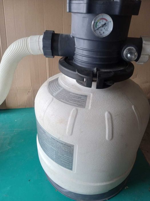 Продавам филтър и помпа за голям басейн