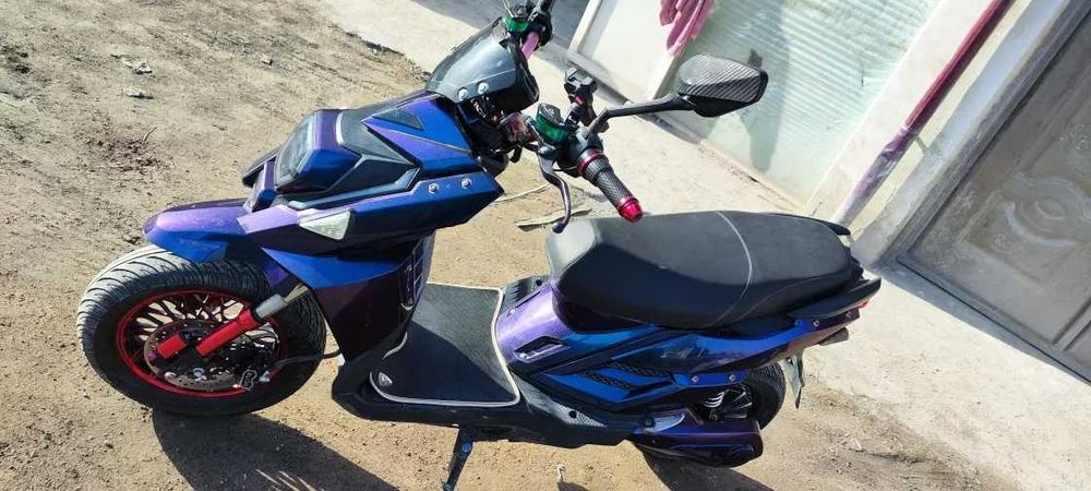 СКУТЕР срочний сотилади.