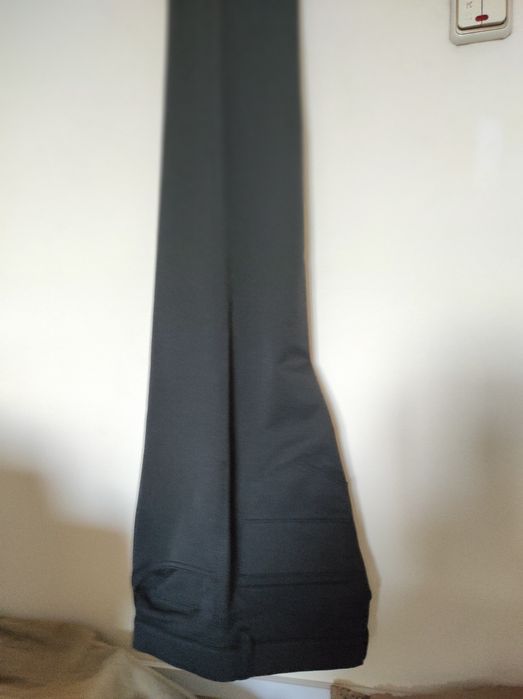 Pantaloni din stofa modele si marimi diferite, pentru barbati.

Arata