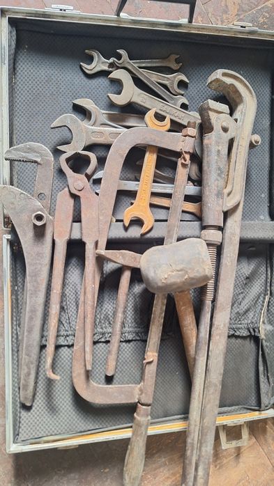 Гаечни ключове ,инструменти