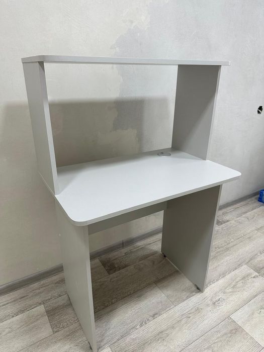 Продам компьютерный стол