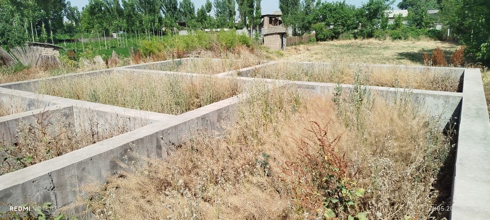 Uy sotiladi gaz svet suv xammasi bor