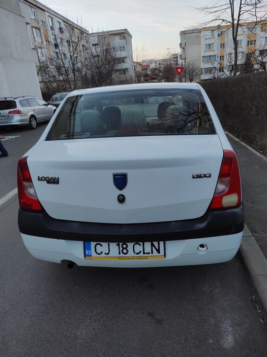 Vând Dacia Logan