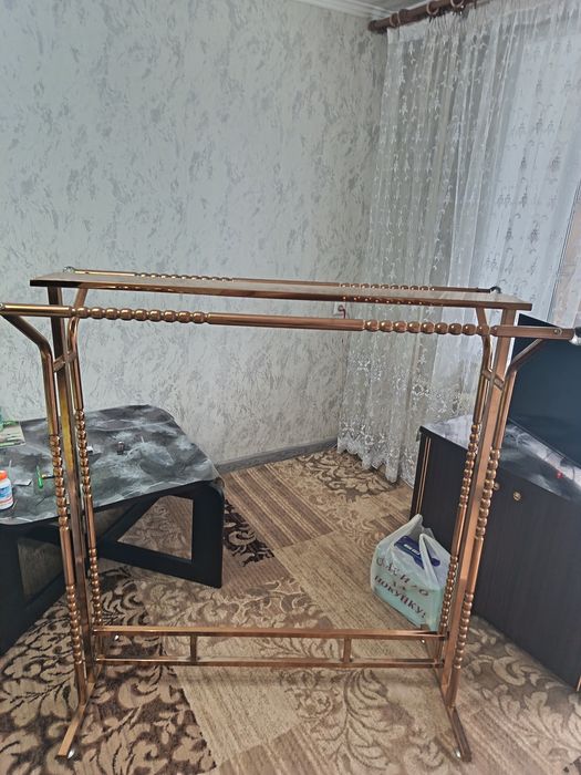 Стойка вешалка для бутика