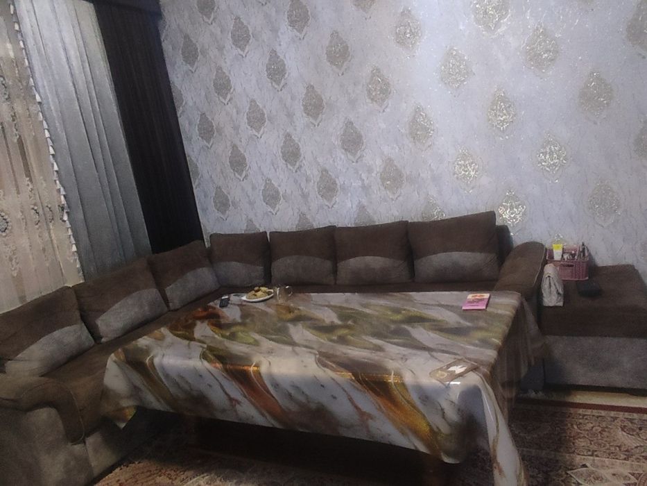 Продаётся уголок