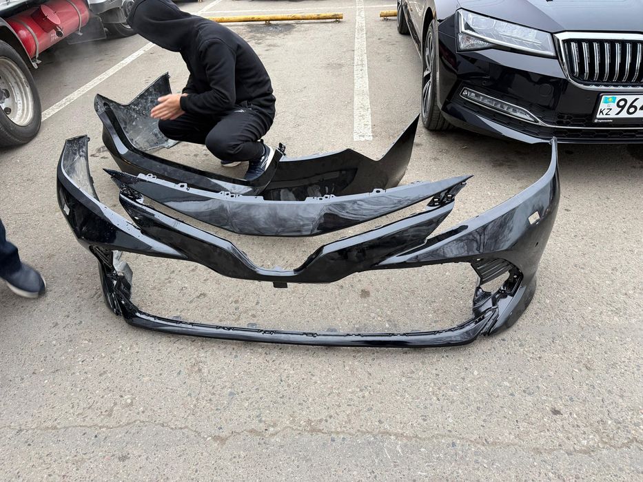 Toyota camry бампер передный