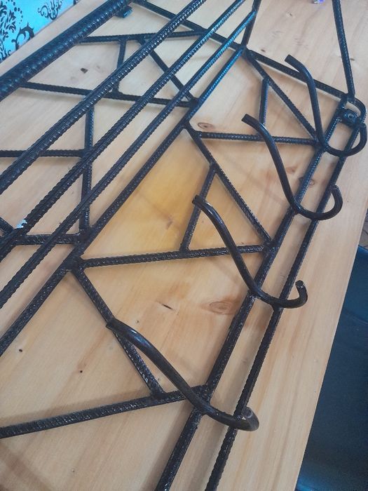 Cuier metalic facut manual