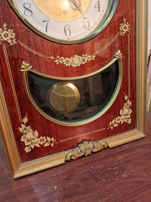 Настенные часы с боем.