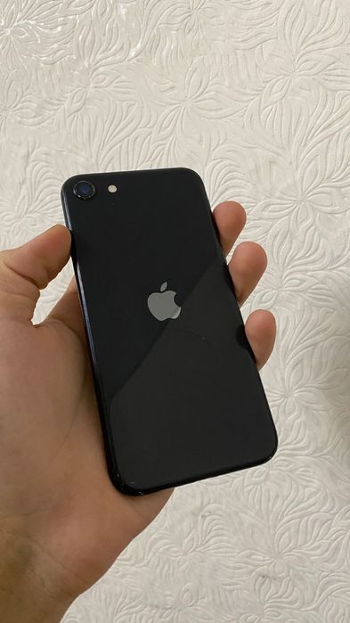 Продам iPhone Se 2020