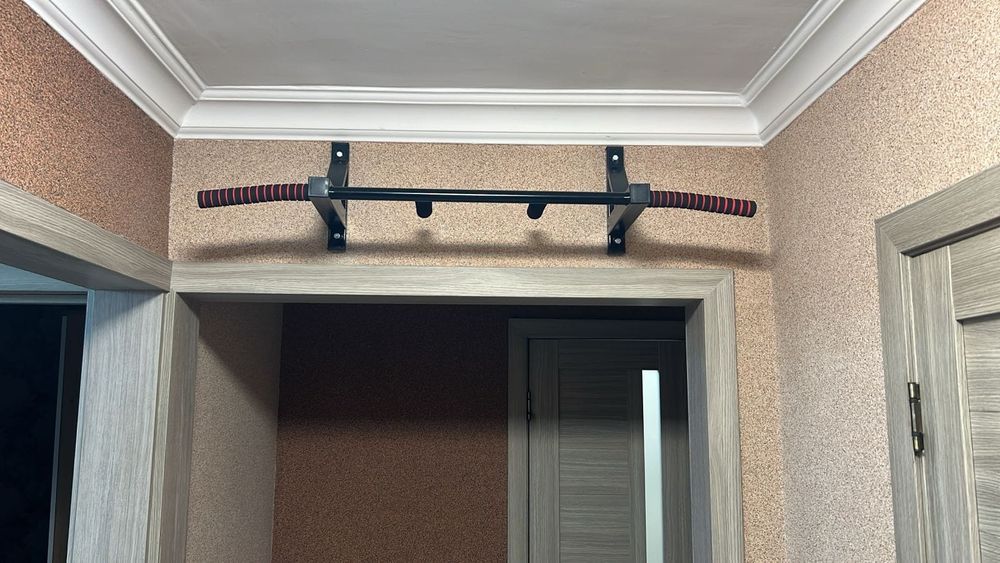 Турник настенный