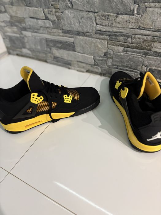 Jordan 4 Thunder