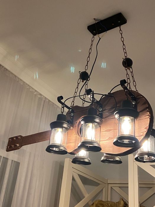 Люстра гитара в отличном состоянии