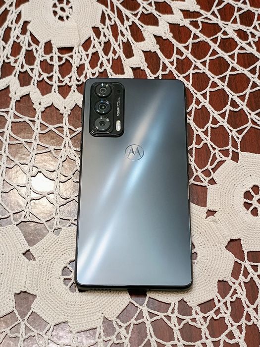 Motorola Edge 20 като нов 128 ром /8 рам и 128 мп камера