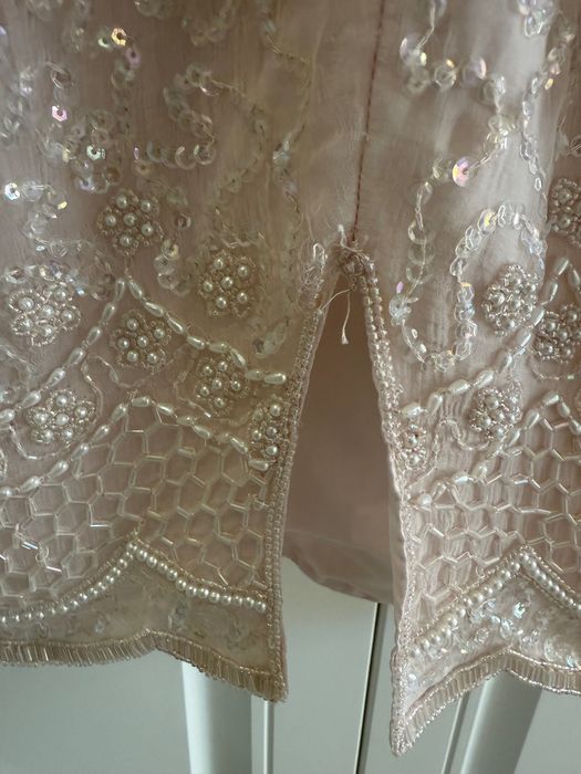 Нарядное расшитое платье