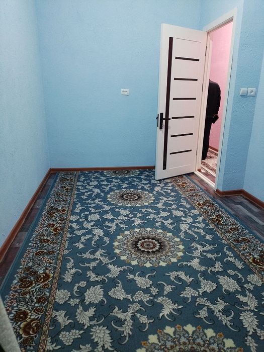 Срочно сотилади Хонобод авену дан квартира 41 кв  2 хона килинган.