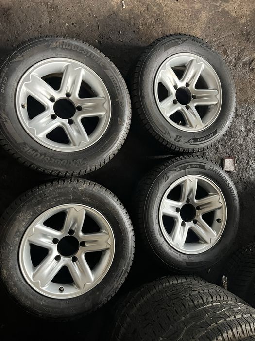 Уникални зимни гуми 215.65.16 Бриджистон