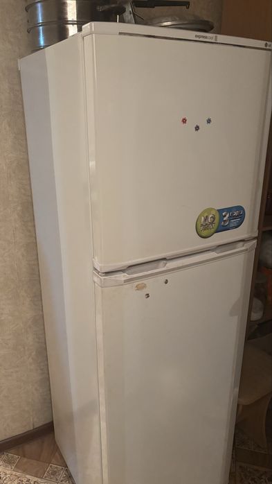 Холодильник LG в хорошем состоянии рабочий