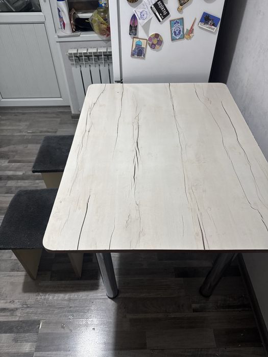 Продам кухонный стол