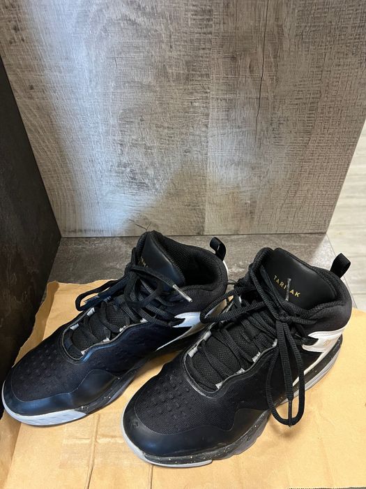 Баскетболни обувки