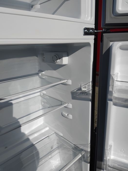 Малък  хладилник с фризер Fridgemaster