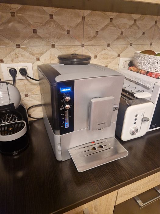 Siemens EQ5 Macchiato Plus Aparat de cafea digital espressor automat premium cafea boabe și macinata