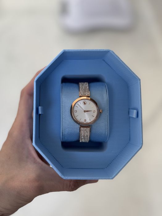 Чисто нов дамски часовник SWAROVSKI Illumina