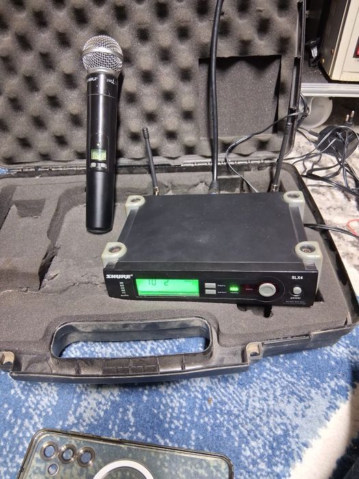 Vând microfon shure