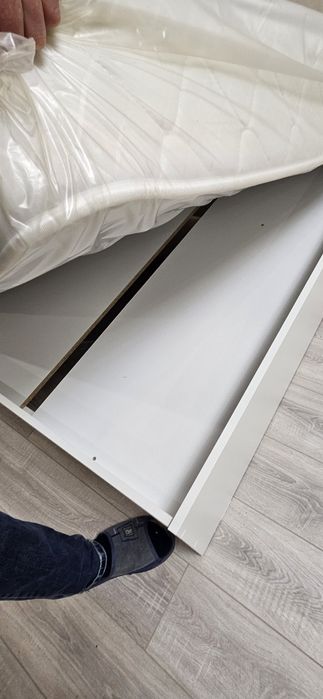 Кровать 2000×1800 вместе с матрасом.