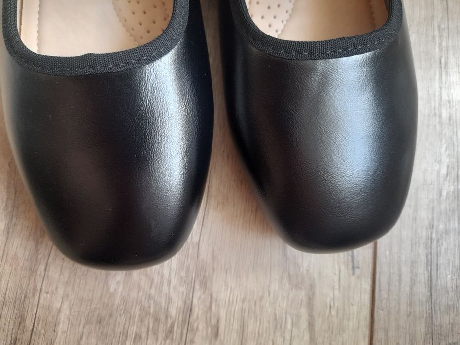 Продам женские балетки