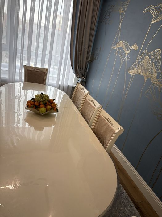 Стол со стульями