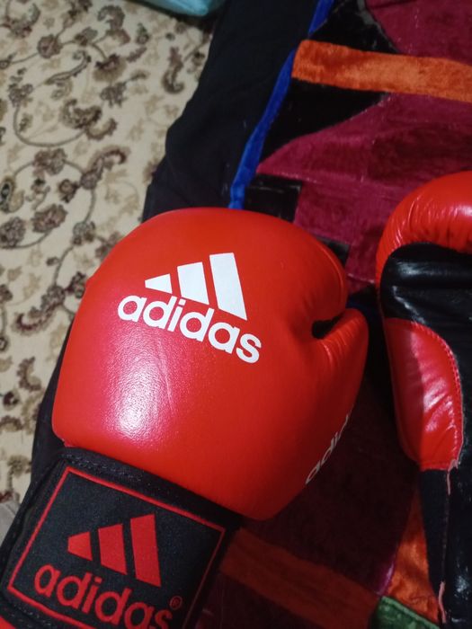 Боксерский перчатка