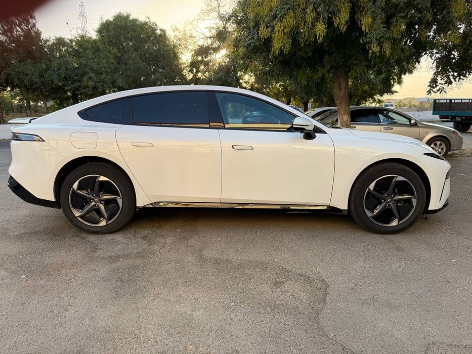 Dongfeng007 Gibrid 2025-yil 26.000Km Toza