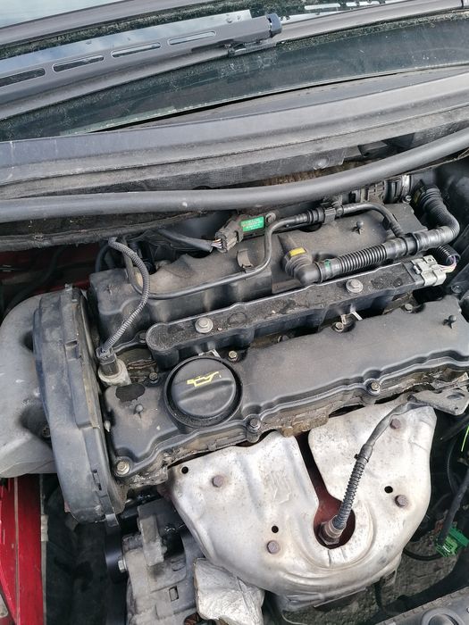 Vând motor Citroen C4 1,4 benzina