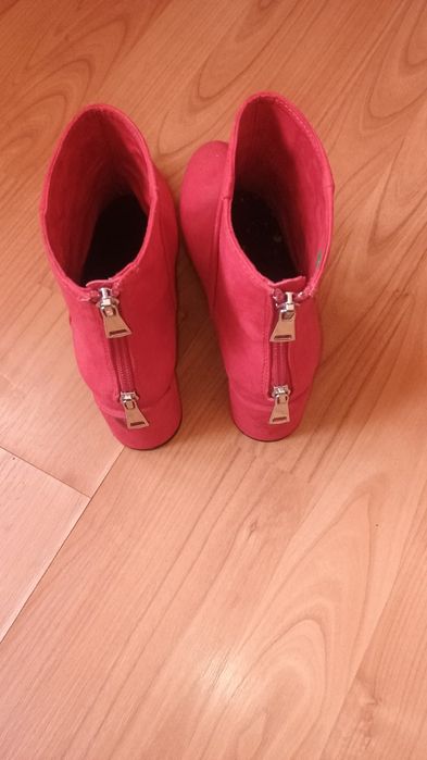 Botine cu toc Bershka