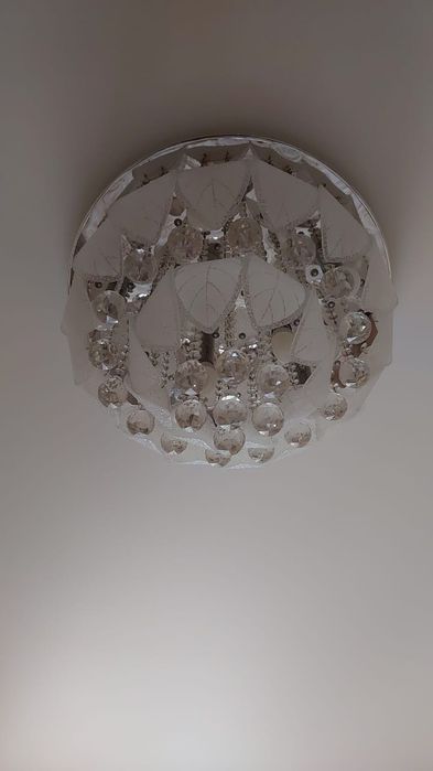 Продам люстру, лампочки диодные