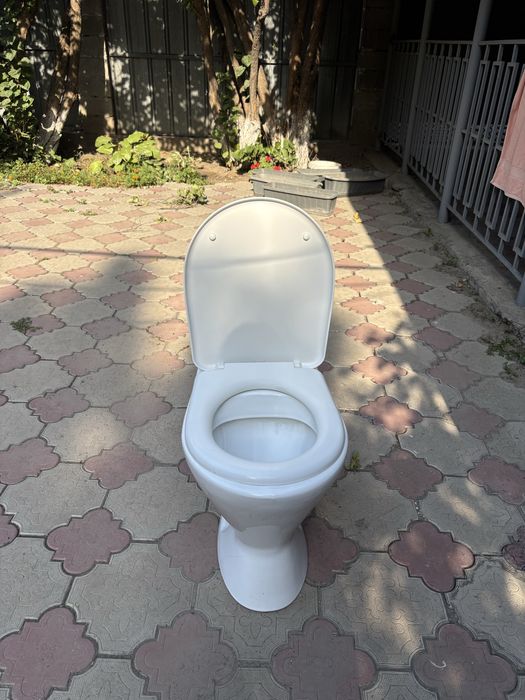 Унитаз б/у с бочком