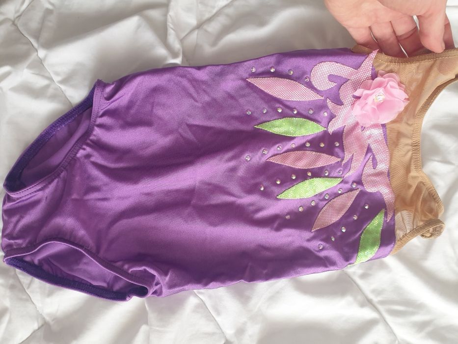 Трико и екип за художествена гимнастика