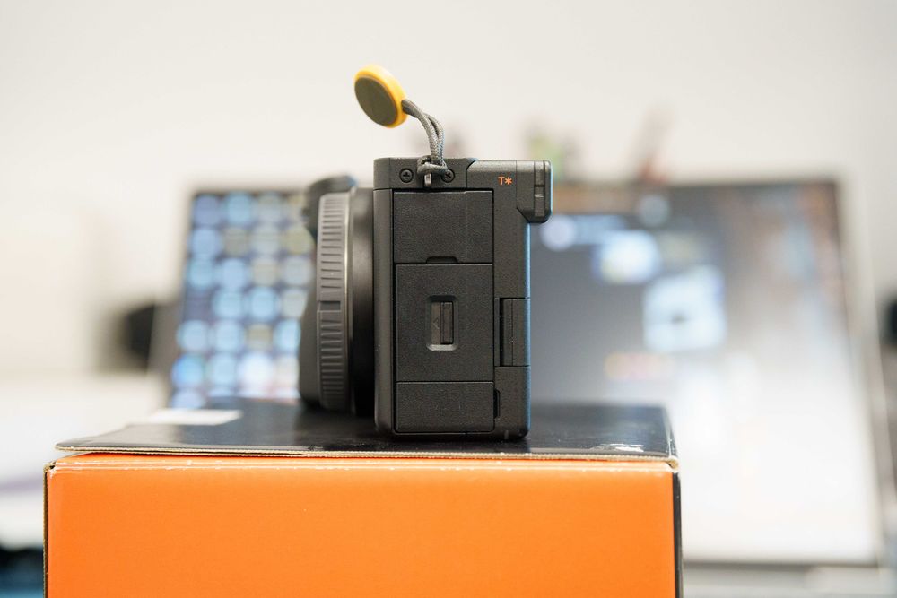 Продавам Sony a6700 в Гаранция