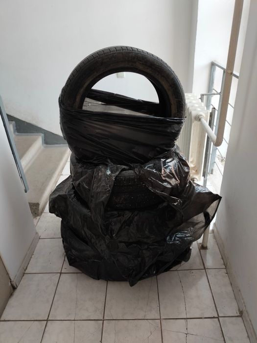 Продаются зимние шины всесезонка .Размер 225/55/19. 4 шт- 40000