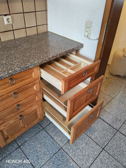 Bucătarie Utilată din Lemn Masiv - Mobila Germania