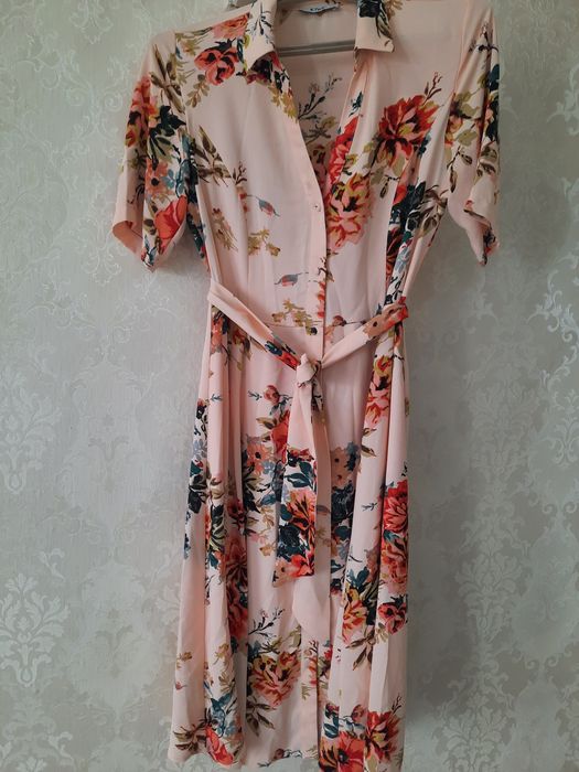 Платья красивая  демисезон