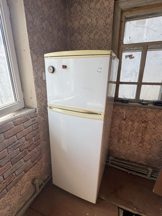 Холодильник. Бу.  Рабочее   Находиться талгаре
